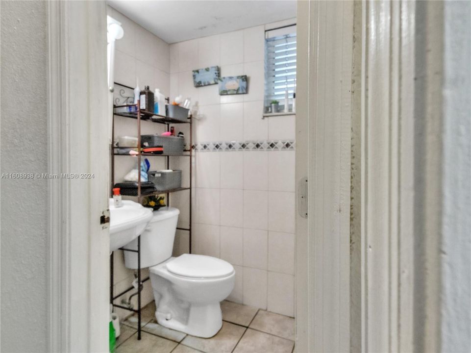 For Sale: $275,000 (2 beds, 1 baths, 900 Square Feet)