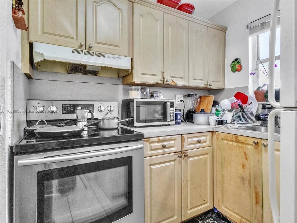 For Sale: $275,000 (2 beds, 1 baths, 900 Square Feet)