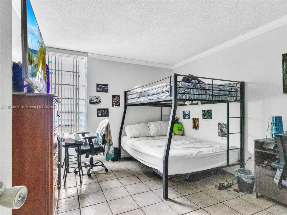 For Sale: $275,000 (2 beds, 1 baths, 900 Square Feet)