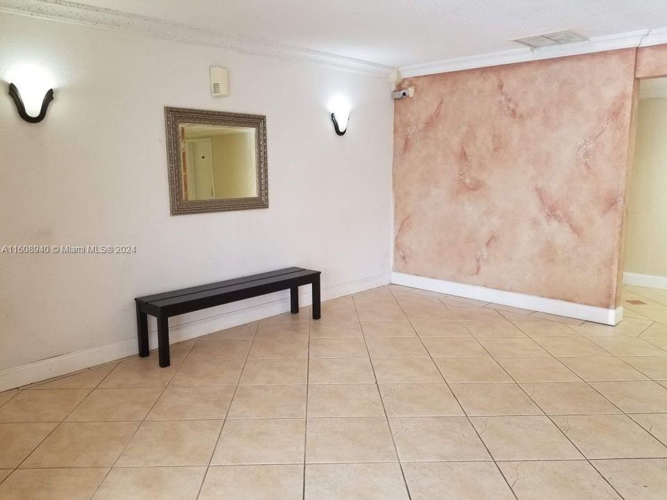 For Rent: $1,900 (1 beds, 1 baths, 699 Square Feet)