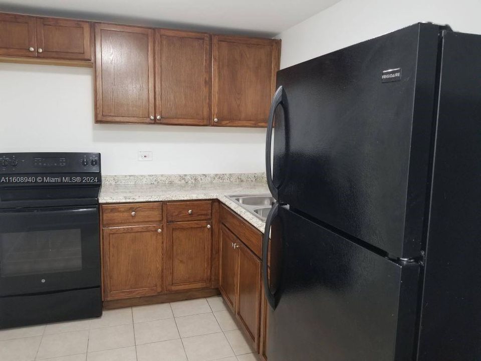 For Rent: $1,900 (1 beds, 1 baths, 699 Square Feet)