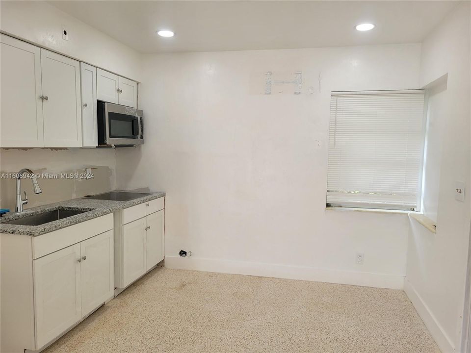 For Rent: $2,250 (2 beds, 1 baths, 1524 Square Feet)