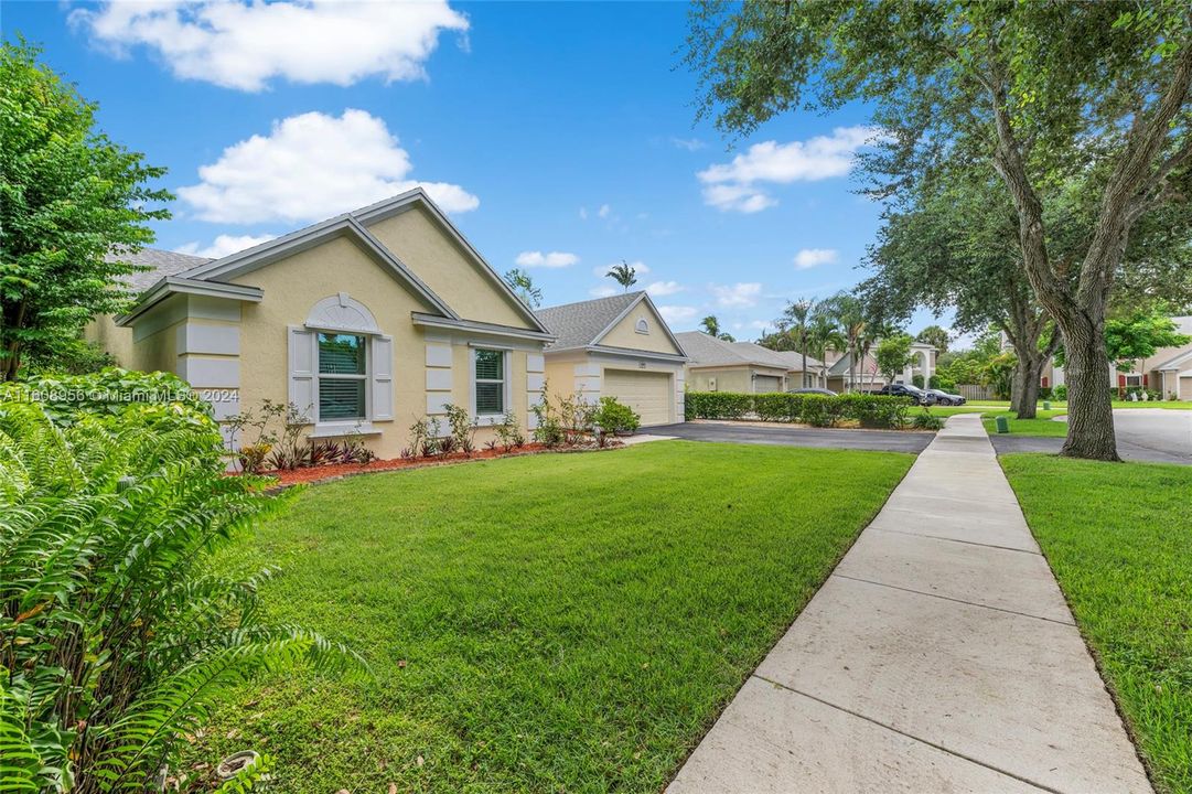 Active With Contract: $789,000 (4 beds, 2 baths, 2164 Square Feet)