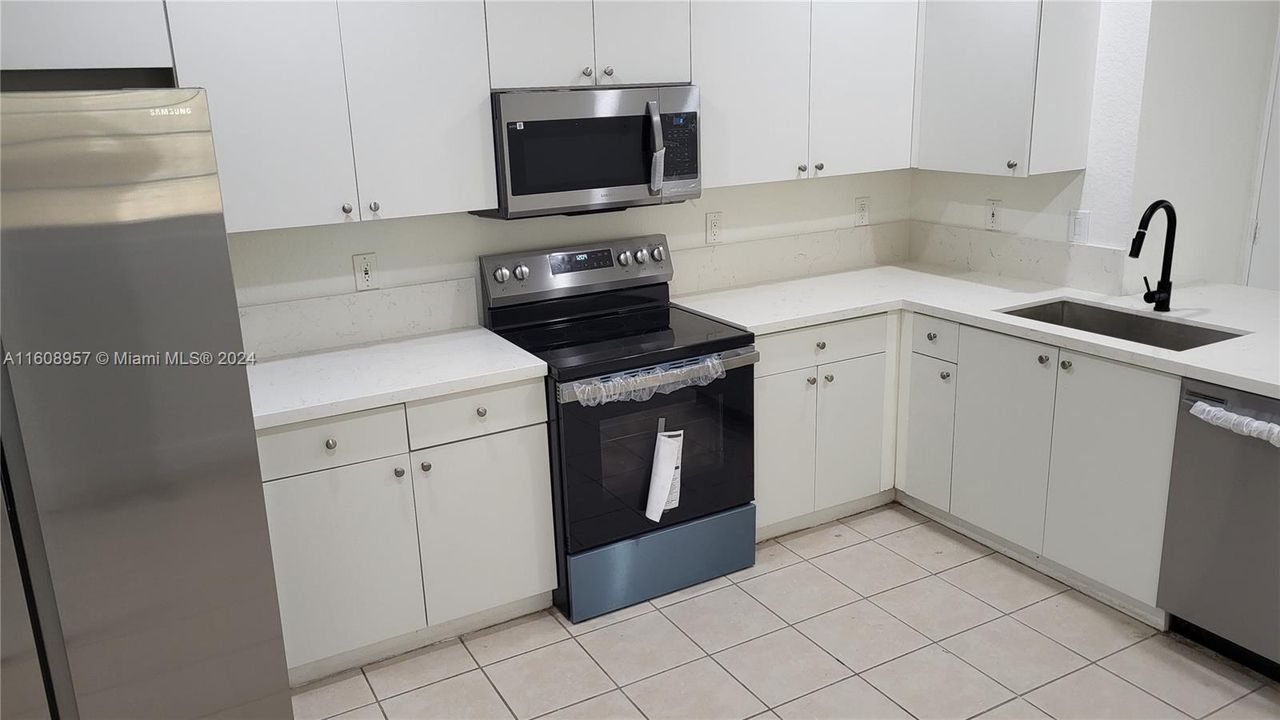 For Rent: $3,450 (3 beds, 2 baths, 1461 Square Feet)
