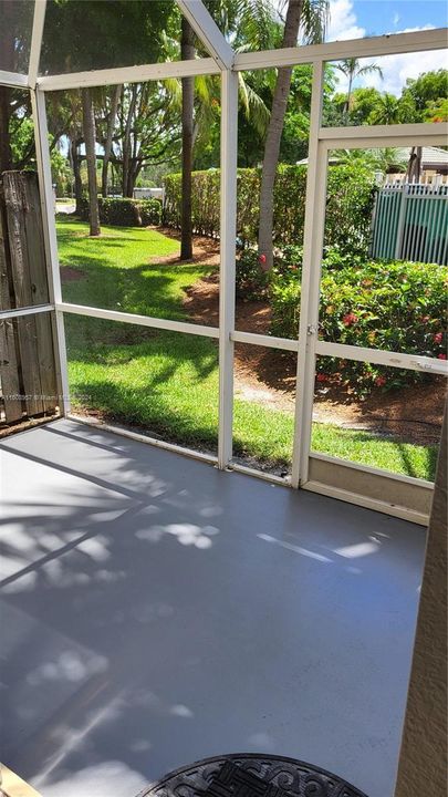 Private Screened Patio