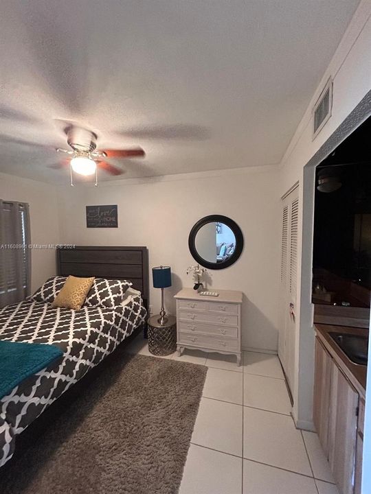 For Rent: $2,600 (3 beds, 2 baths, 1040 Square Feet)
