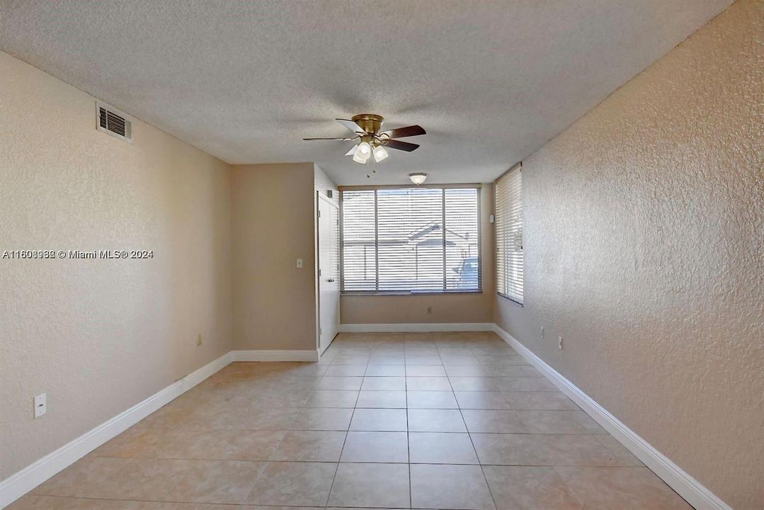 For Rent: $2,150 (2 beds, 2 baths, 1038 Square Feet)