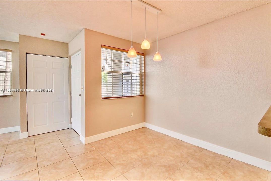 For Rent: $2,150 (2 beds, 2 baths, 1038 Square Feet)