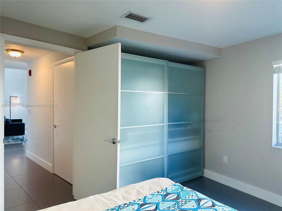 For Rent: $3,250 (2 beds, 2 baths, 1086 Square Feet)