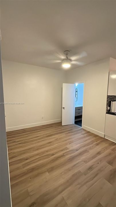 For Rent: $1,900 (0 beds, 1 baths, 530 Square Feet)