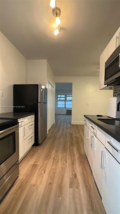 For Rent: $1,900 (0 beds, 1 baths, 530 Square Feet)