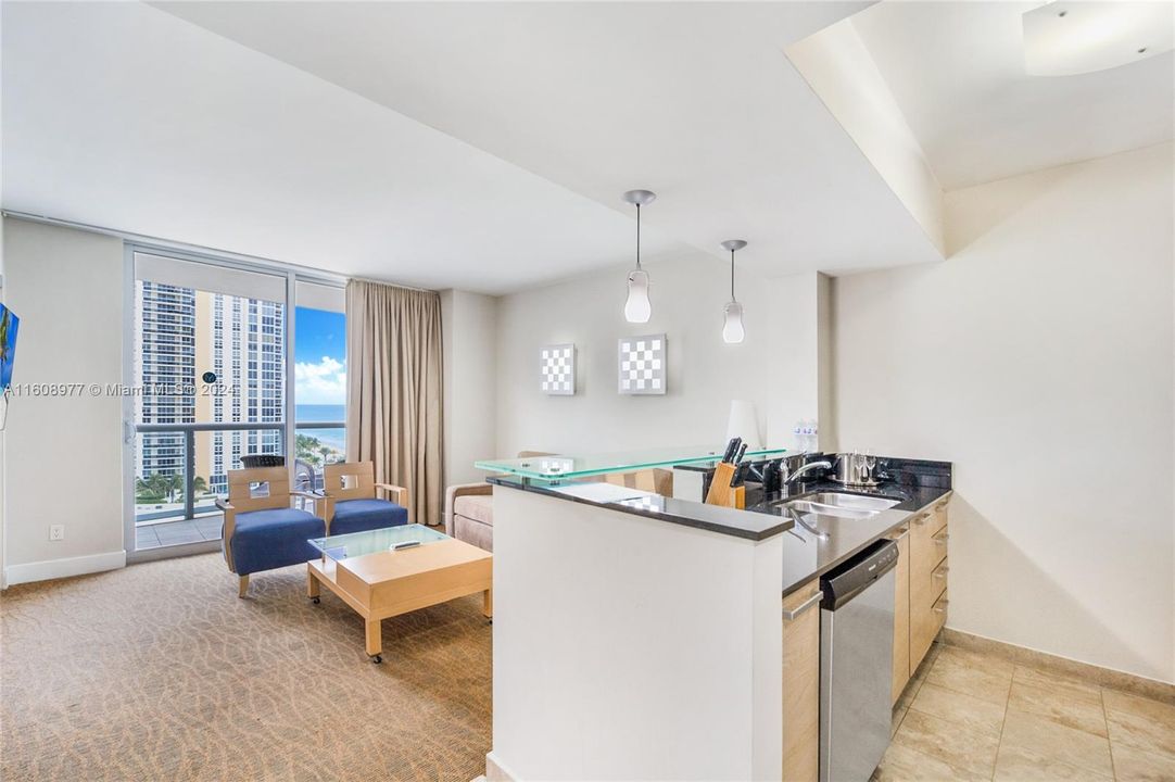 Active With Contract: $655,000 (1 beds, 1 baths, 688 Square Feet)