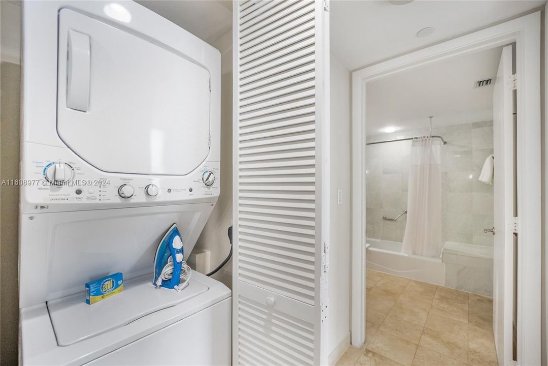 Active With Contract: $655,000 (1 beds, 1 baths, 688 Square Feet)