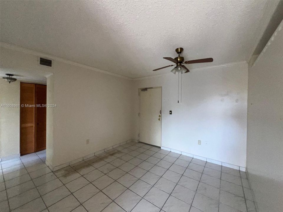 Vendido Recientemente: $265,000 (2 camas, 2 baños, 900 Pies cuadrados)