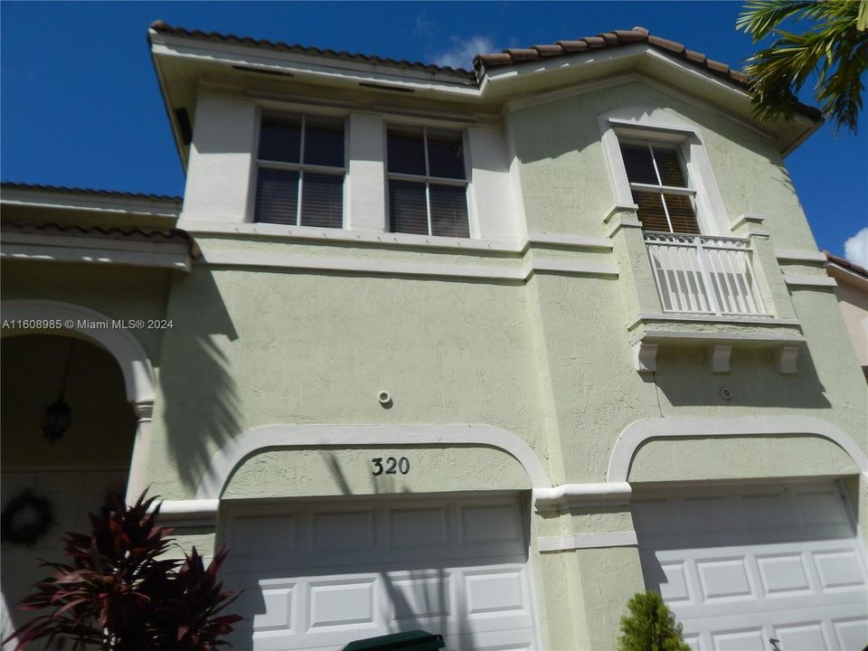 Active With Contract: $3,900 (4 beds, 2 baths, 2308 Square Feet)