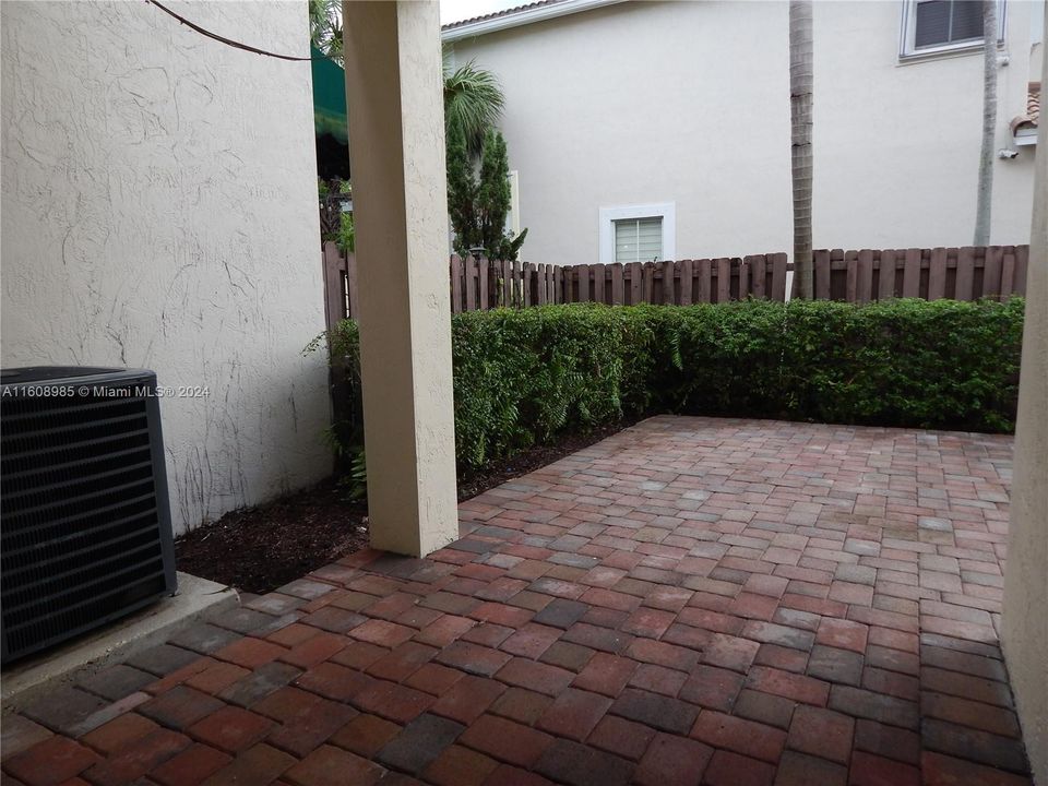 Active With Contract: $3,900 (4 beds, 2 baths, 2308 Square Feet)