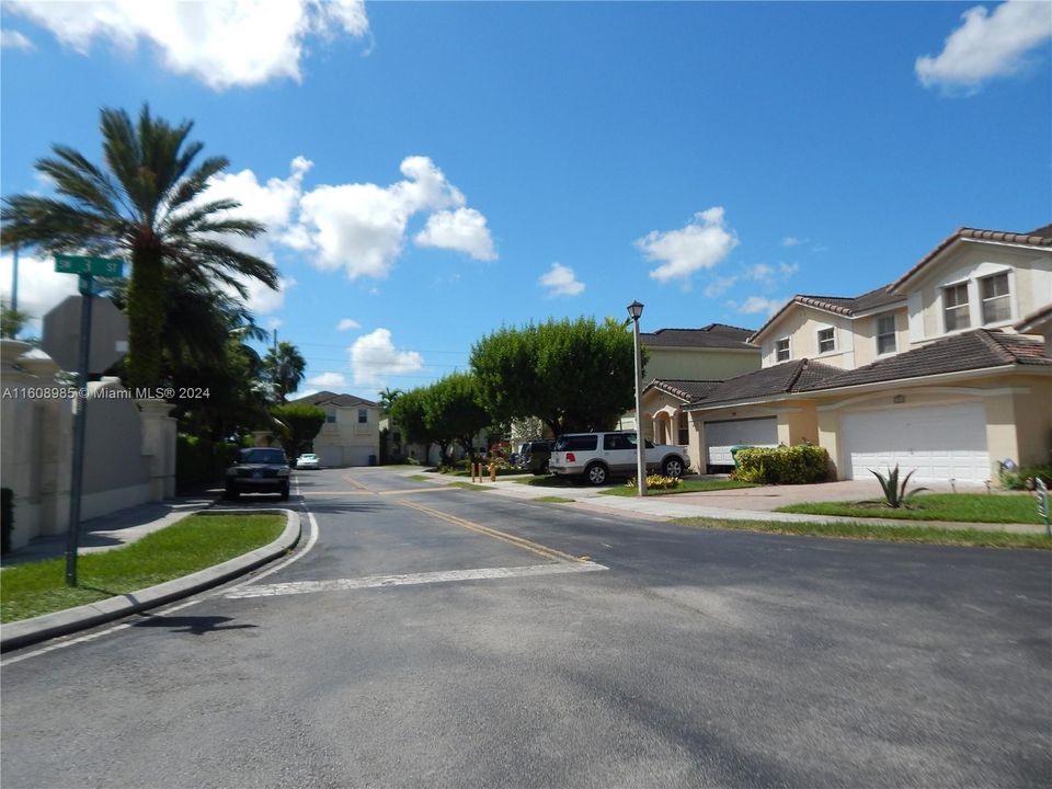 Active With Contract: $3,900 (4 beds, 2 baths, 2308 Square Feet)