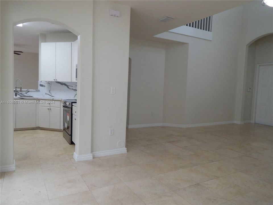 Active With Contract: $3,900 (4 beds, 2 baths, 2308 Square Feet)