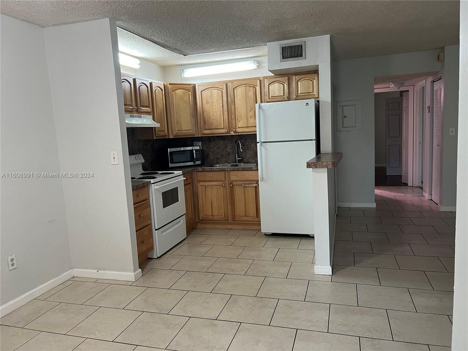 For Rent: $2,050 (2 beds, 2 baths, 816 Square Feet)