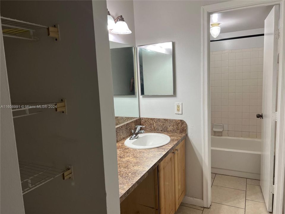 For Rent: $2,050 (2 beds, 2 baths, 816 Square Feet)