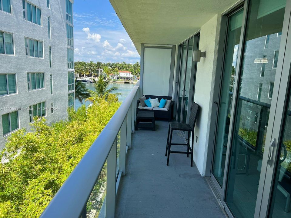 For Sale: $479,000 (1 beds, 1 baths, 596 Square Feet)