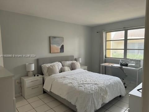 For Sale: $250,000 (2 beds, 1 baths, 840 Square Feet)