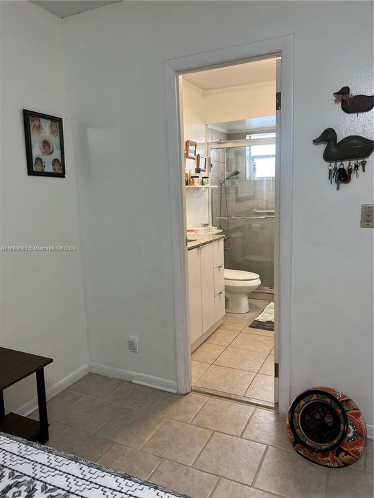 For Sale: $135,000 (1 beds, 1 baths, 684 Square Feet)