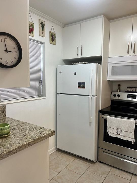 For Sale: $135,000 (1 beds, 1 baths, 684 Square Feet)