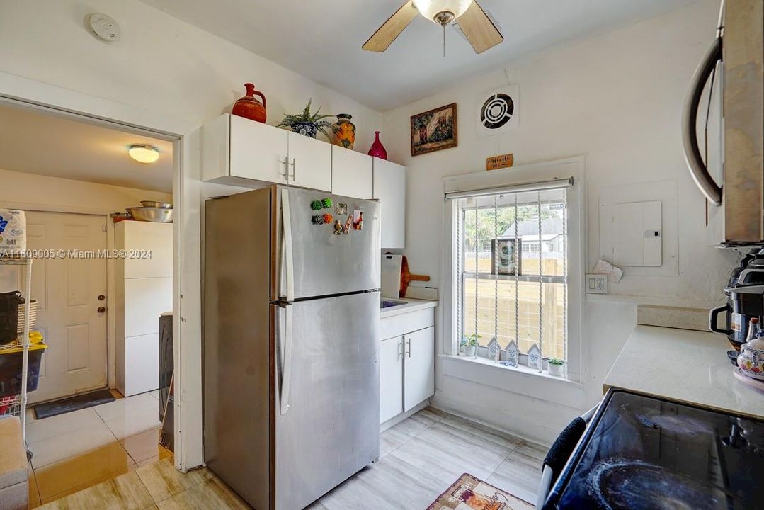 For Sale: $450,000 (3 beds, 1 baths, 1097 Square Feet)