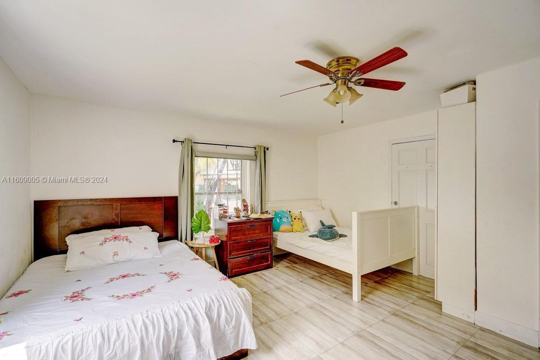 For Sale: $450,000 (3 beds, 1 baths, 1097 Square Feet)