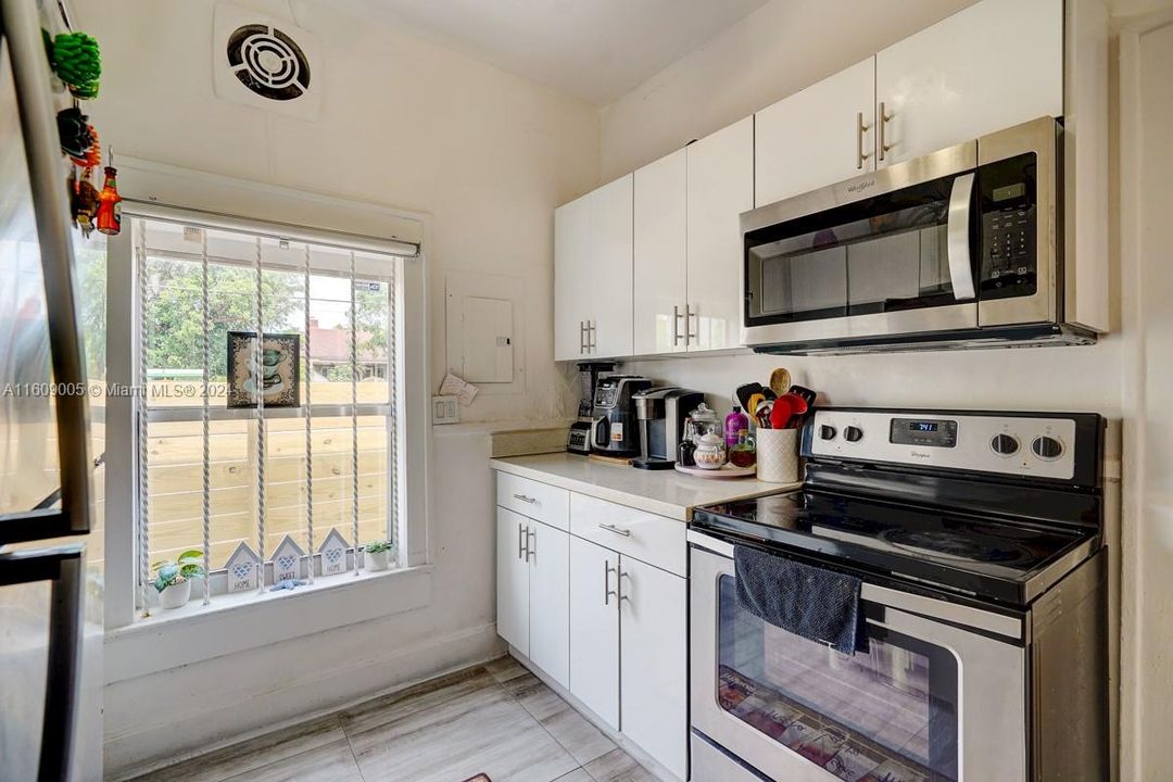 For Sale: $450,000 (3 beds, 1 baths, 1097 Square Feet)