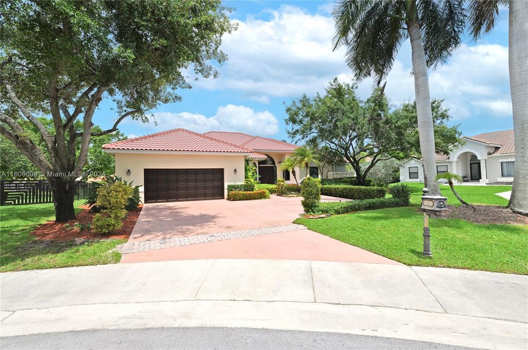 For Sale: $1,600,000 (4 beds, 3 baths, 4101 Square Feet)