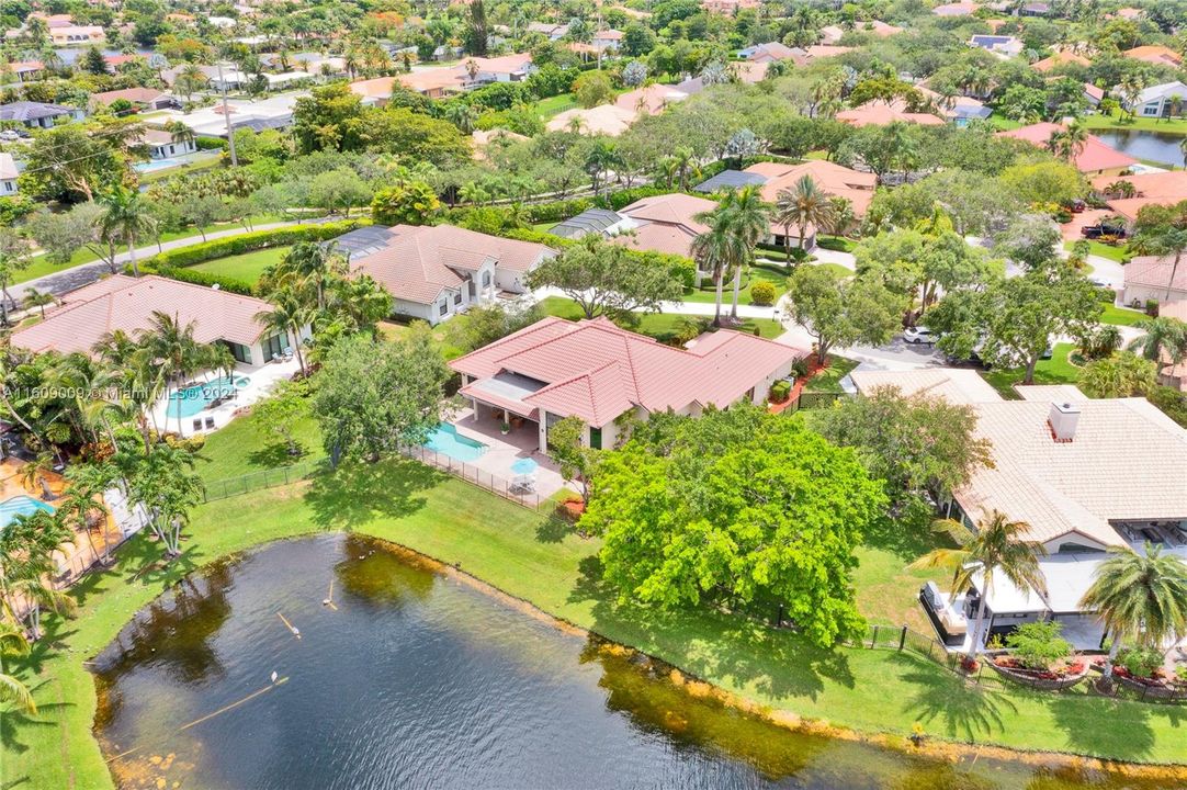 For Sale: $1,600,000 (4 beds, 3 baths, 4101 Square Feet)