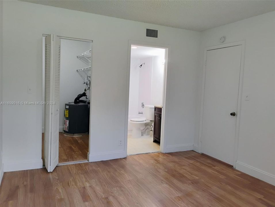 Recently Rented: $2,400 (2 beds, 2 baths, 992 Square Feet)