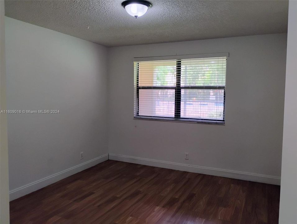 Recently Rented: $2,400 (2 beds, 2 baths, 992 Square Feet)