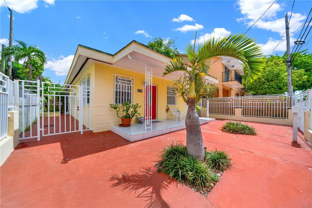 Recently Sold: $420,000 (3 beds, 1 baths, 949 Square Feet)