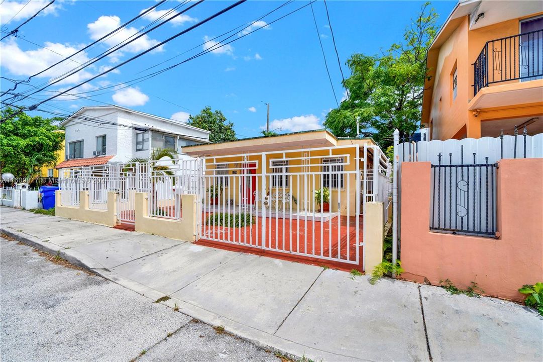 En Venta: $535,000 (3 camas, 1 baños, 949 Pies cuadrados)