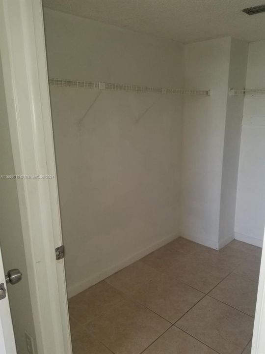 For Rent: $2,300 (2 beds, 2 baths, 992 Square Feet)