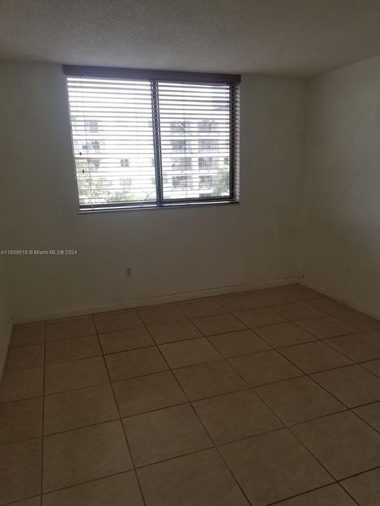 For Rent: $2,300 (2 beds, 2 baths, 992 Square Feet)