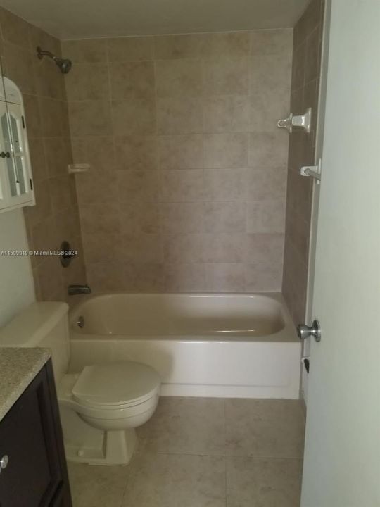 For Rent: $2,300 (2 beds, 2 baths, 992 Square Feet)