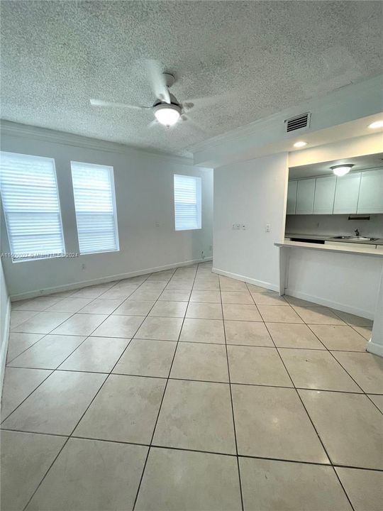 For Rent: $2,250 (1 beds, 1 baths, 530 Square Feet)