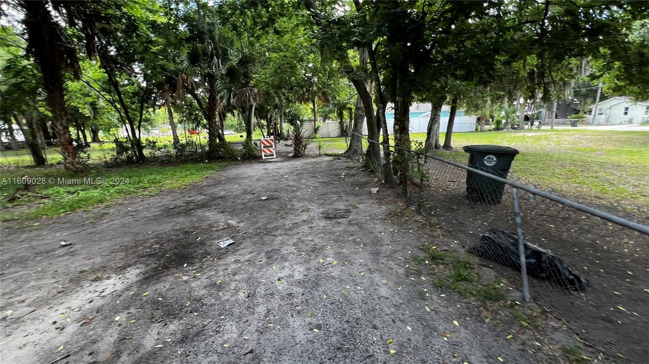 Active With Contract: $100,000 (3 beds, 2 baths, 1101 Square Feet)