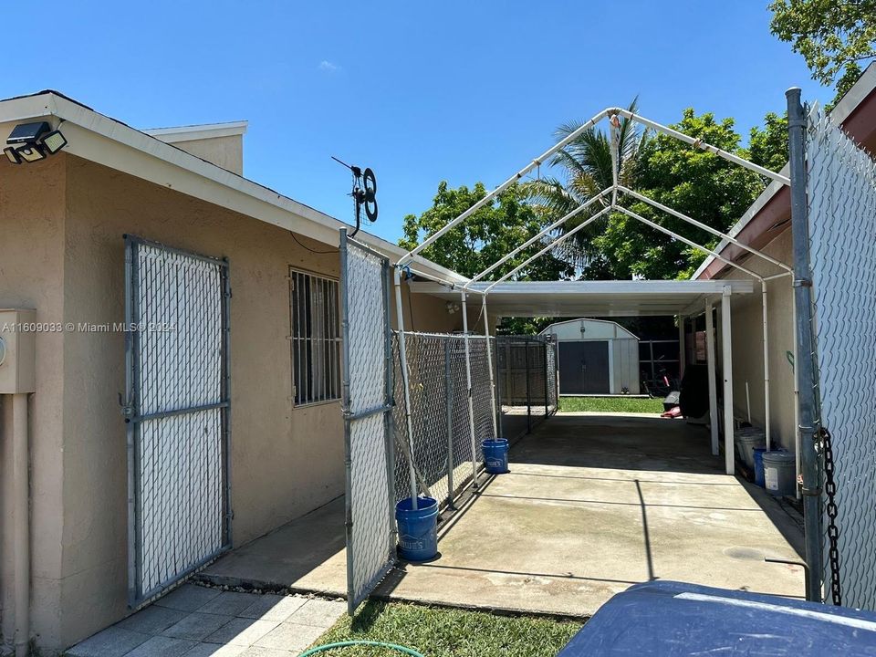 For Sale: $560,000 (3 beds, 2 baths, 1637 Square Feet)