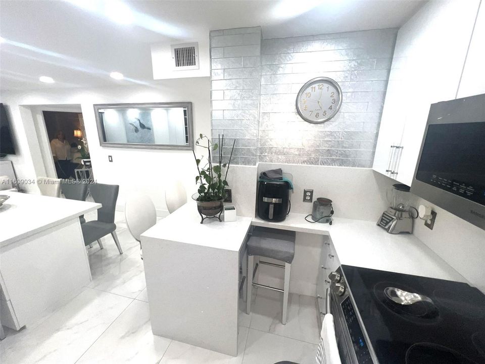 En Venta: $352,000 (2 camas, 2 baños, 1351 Pies cuadrados)