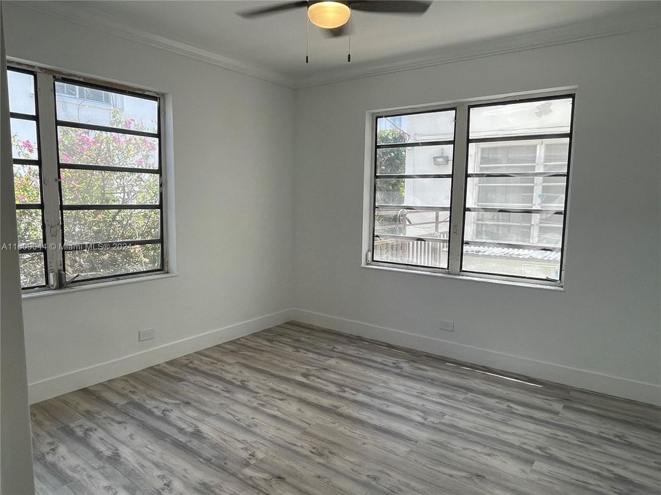 For Sale: $390,000 (1 beds, 1 baths, 650 Square Feet)