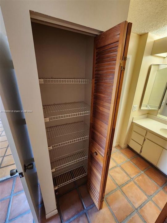 2nd BR linen closet