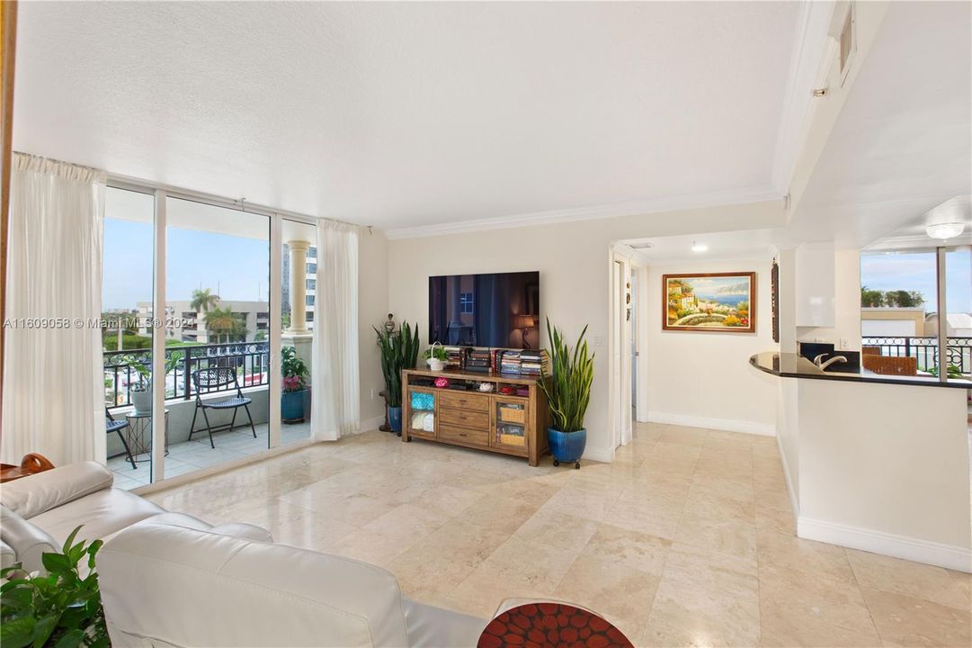 For Sale: $598,000 (2 beds, 2 baths, 1242 Square Feet)