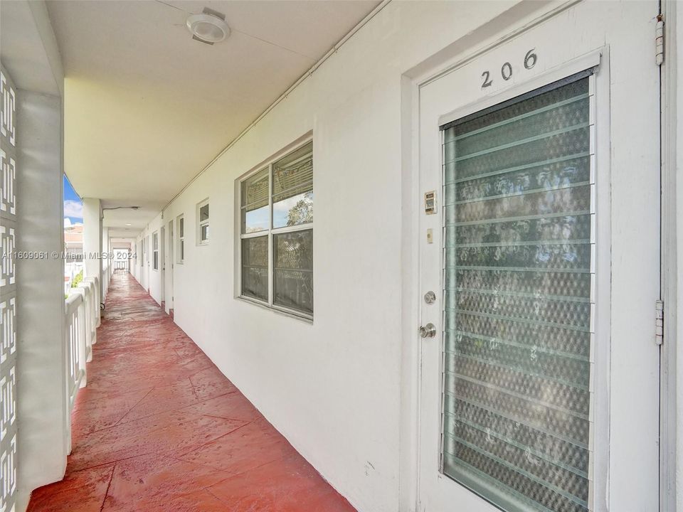 For Sale: $138,000 (2 beds, 2 baths, 950 Square Feet)