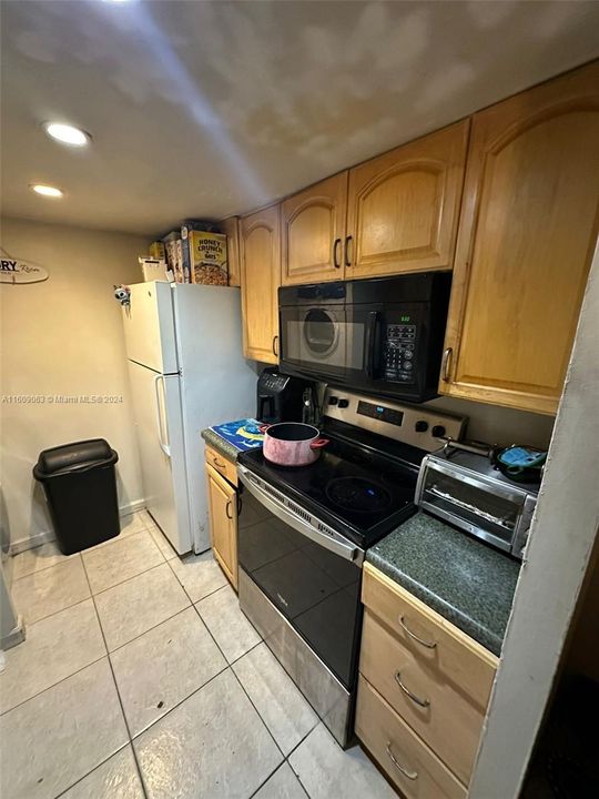 For Rent: $1,850 (2 beds, 2 baths, 768 Square Feet)