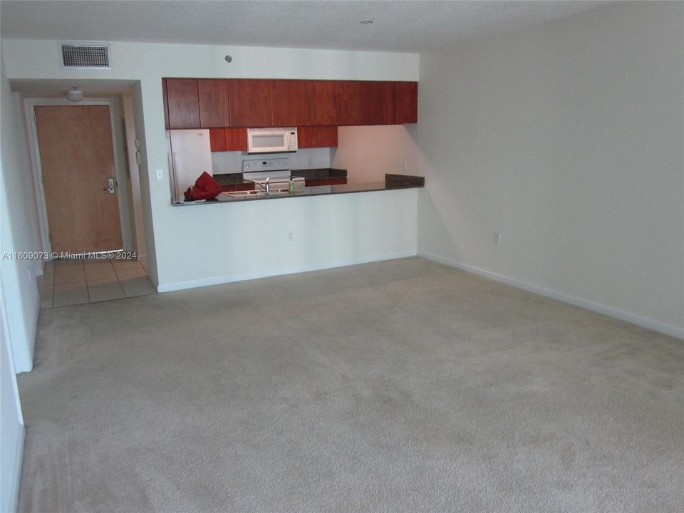 For Rent: $2,750 (1 beds, 1 baths, 825 Square Feet)